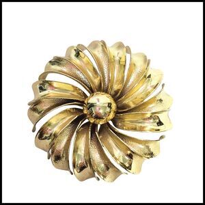 Gold‎ Tone Flower Brooch Pin Textured Petals Statement Jewelry Elegant Accessory